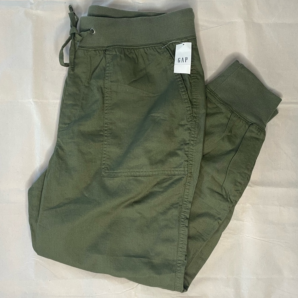🆕NWT Gap green Pants, Size: Medium